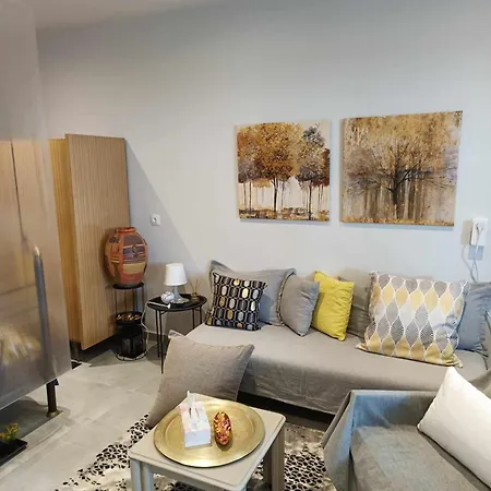 Polys And Paraskevi With View Lägenhet