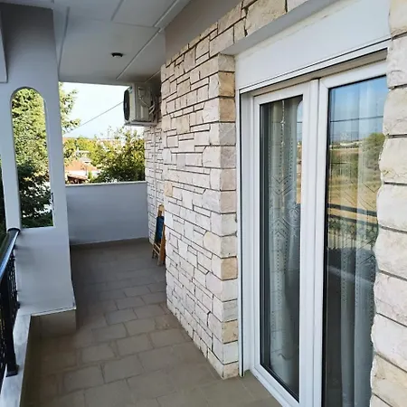 Апартаменты Polys And Paraskevi With View