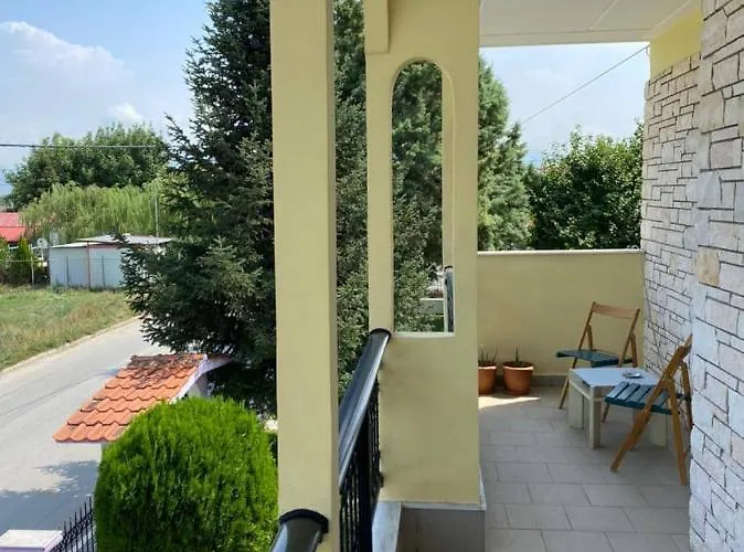 Polys And Paraskevi With View Apartment Ptolemaida